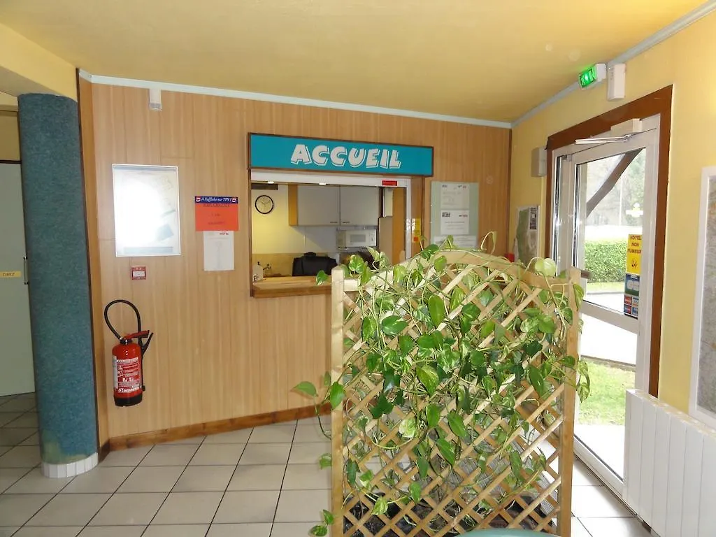 Symp'Hotel Nivolas-Vermelle 0*,