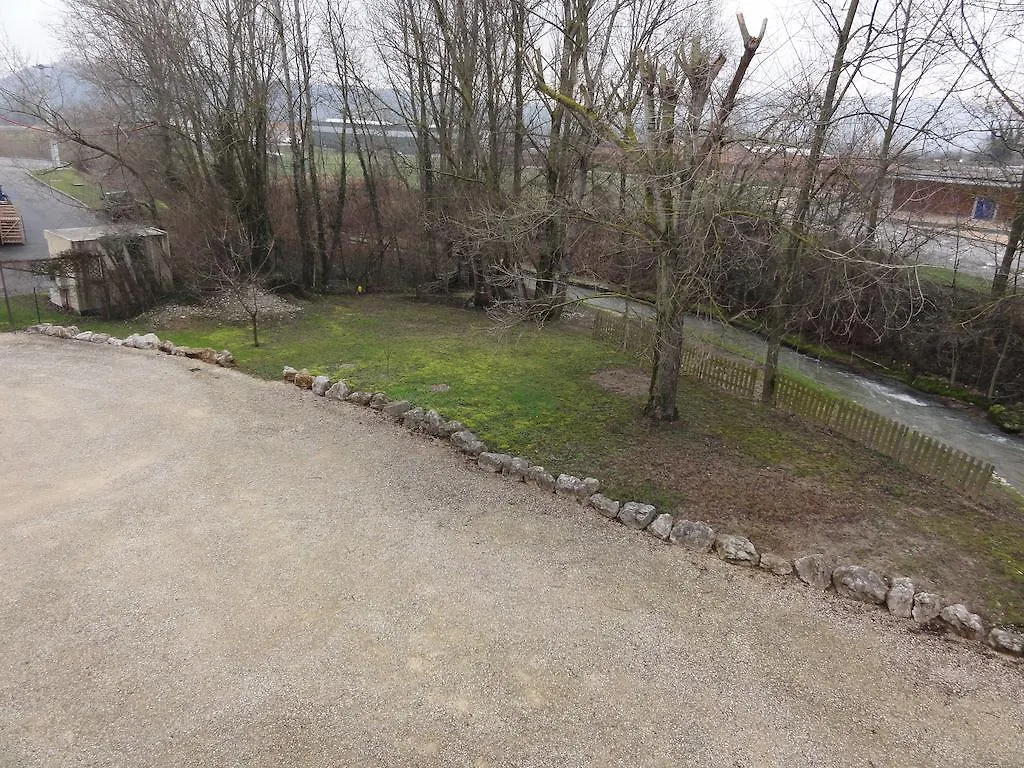 Symp'Hotel Nivolas-Vermelle 0*,  Francia